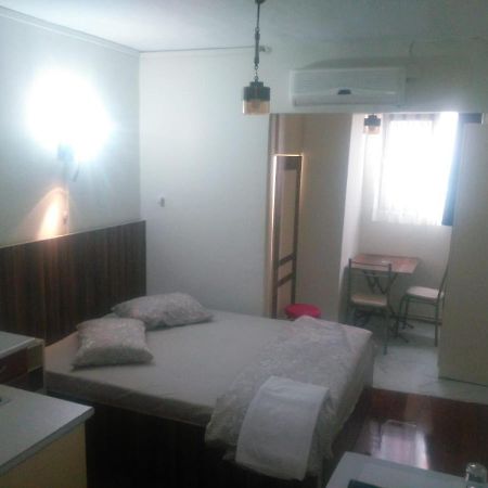 Utarit Hotel Стамбул Экстерьер фото A typical studio apartment in Manila, Philippines