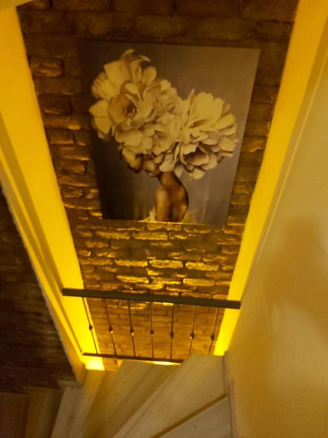 Utarit Hotel Стамбул Экстерьер фото The staircase