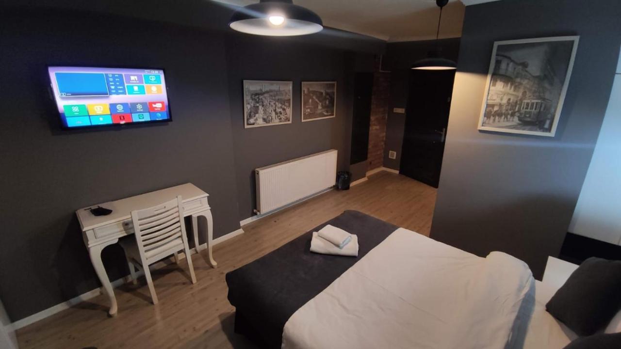 Utarit Hotel Стамбул Экстерьер фото A room at the hotel