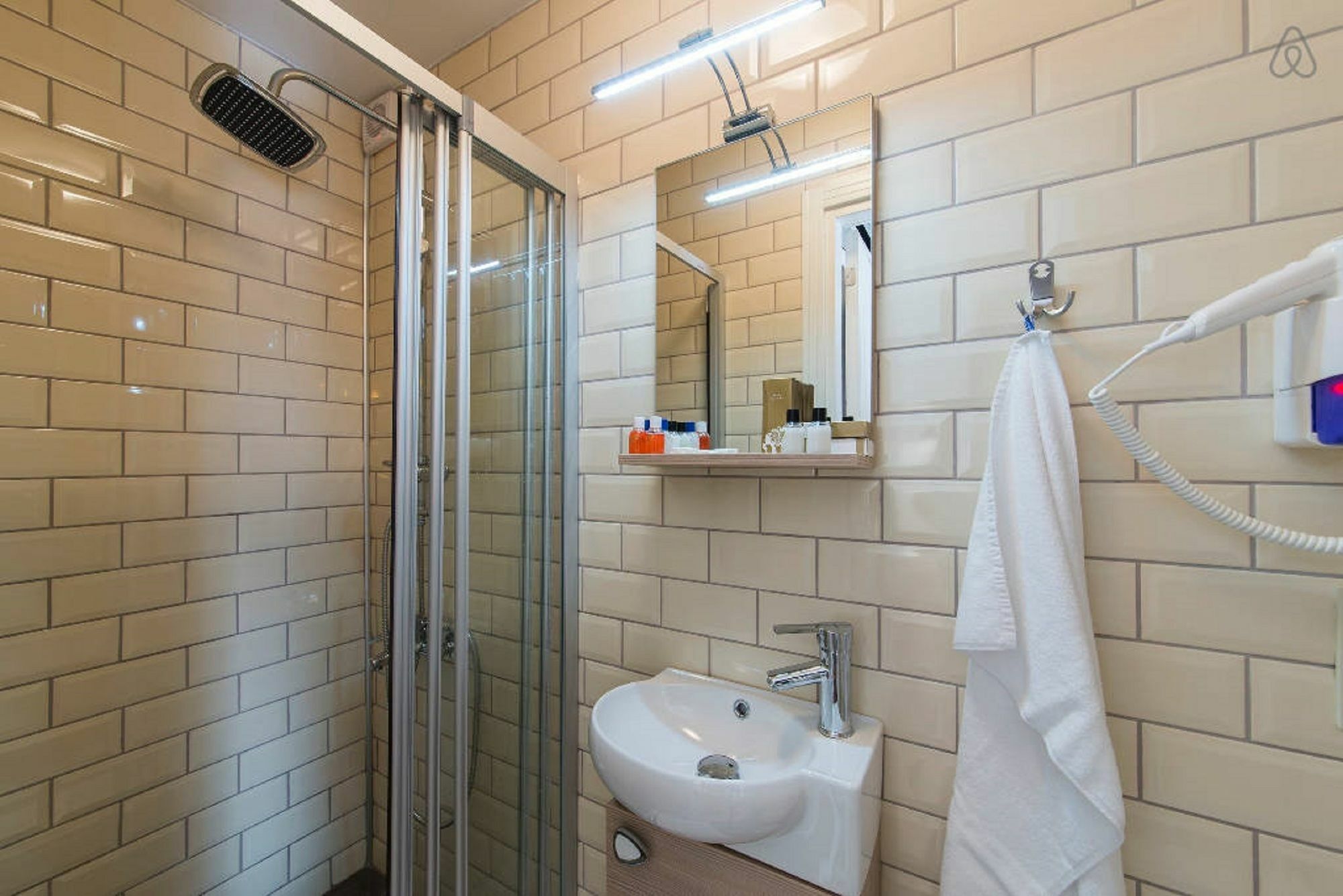 Utarit Hotel Стамбул Экстерьер фото A shower cubicle