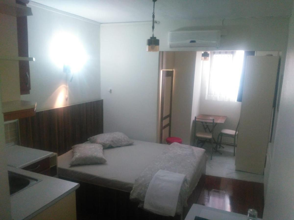 Utarit Hotel Стамбул Экстерьер фото A typical studio apartment in Manila, Philippines