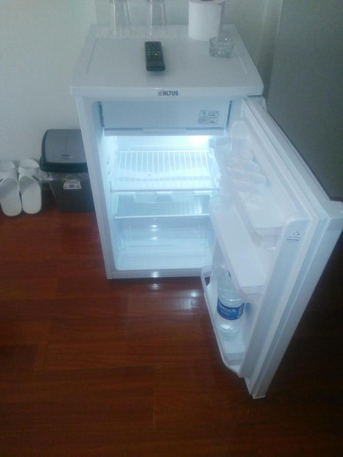 Utarit Hotel Стамбул Экстерьер фото A refrigerator