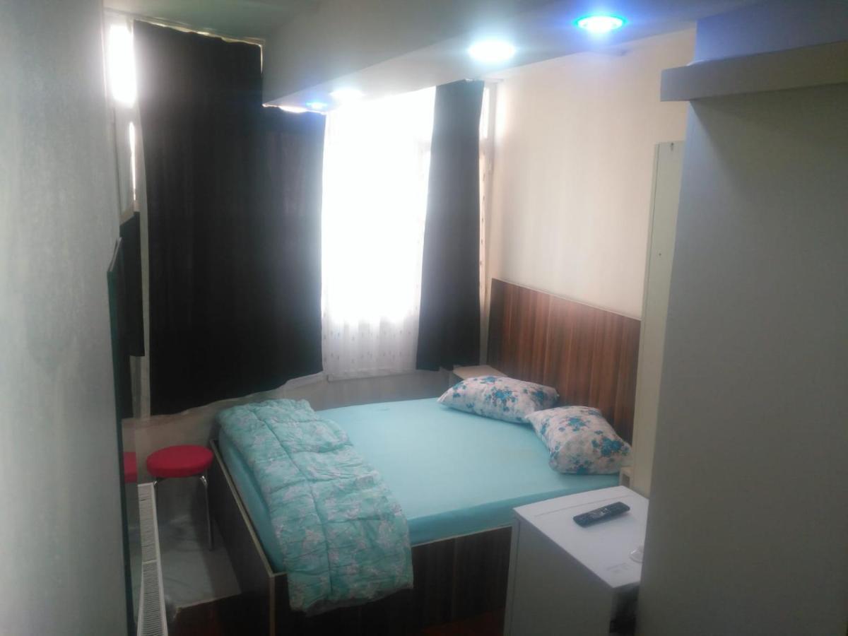 Utarit Hotel Стамбул Экстерьер фото A room at the hotel