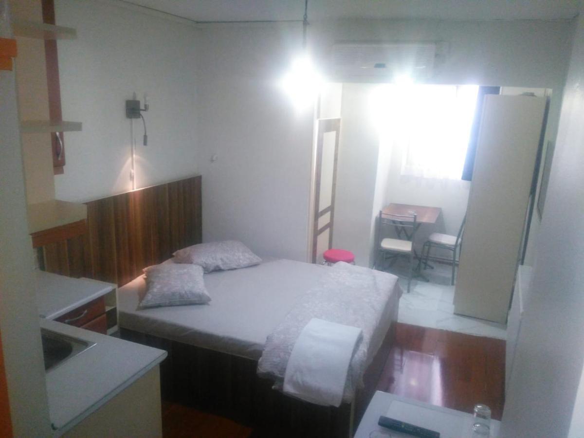 Utarit Hotel Стамбул Экстерьер фото A room at the hotel